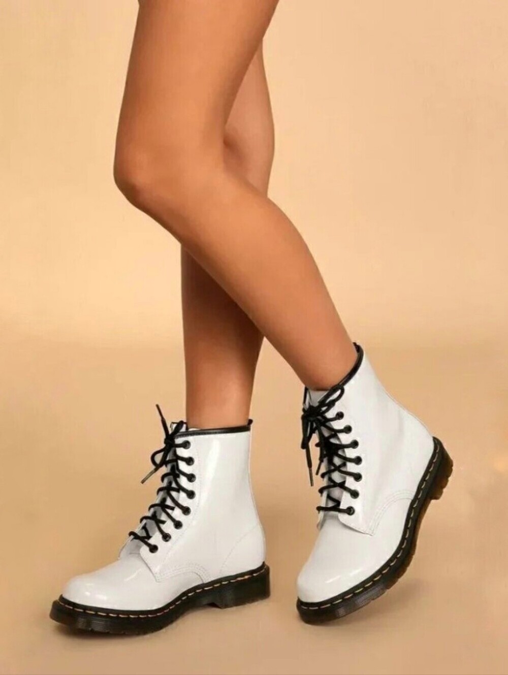 Dr. Martens Zavala 1460 lace-up combat boots white patent leather women's size 7